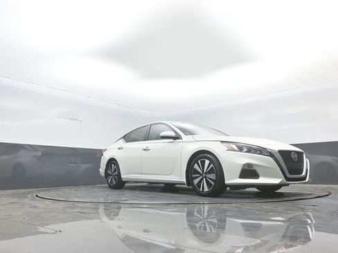 Used 2022 Nissan Altima 2.5 SV FWD image 22