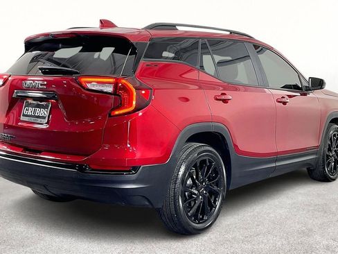 Used 2024 GMC Terrain SLE w/ Driver Convenience Package image 2