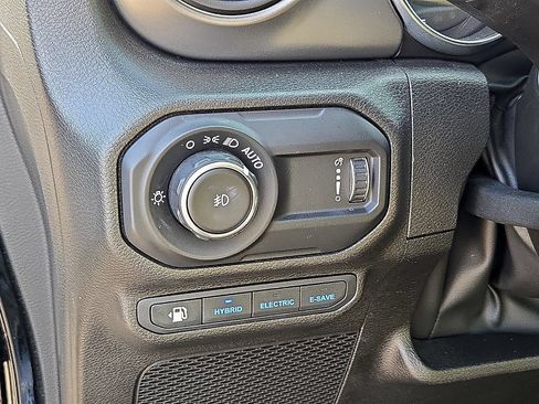 Used 2023 Jeep Wrangler Unlimited AWD/4WD image 24
