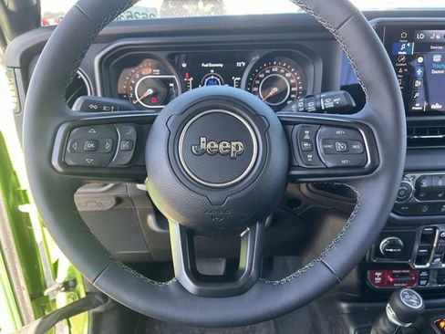Used 2026 Jeep Wrangler Unlimited Rubicon AWD/4WD image 25