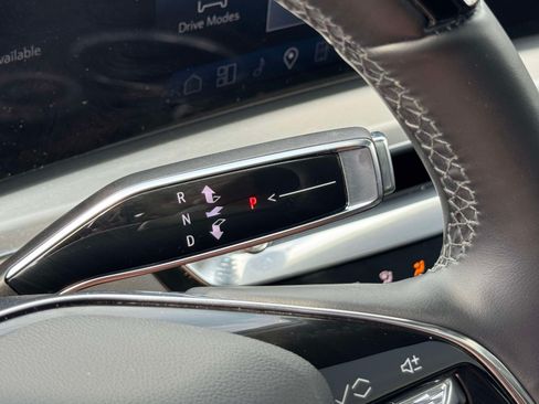 Used 2024 Cadillac Lyriq Luxury AWD/4WD image 9
