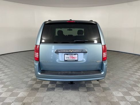 Used 2010 Chrysler Town & Country Touring FWD image 20