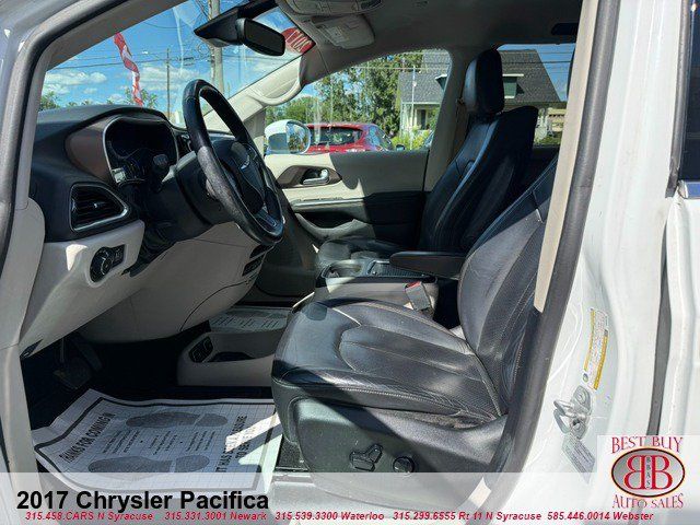 Used 2017 Chrysler Pacifica Touring-L Plus w/ Advanced Safetytec Group FWD image 10