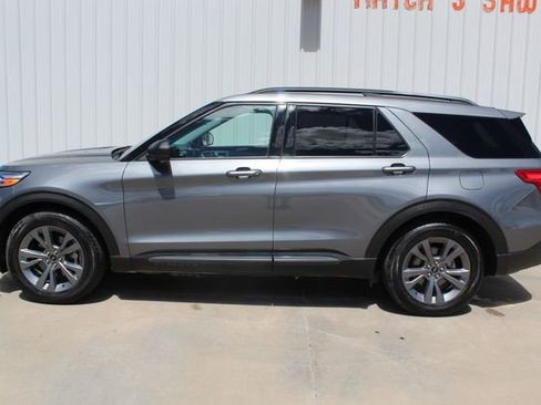 Used 2021 Ford Explorer XLT w/ Equipment Group 202A image 2