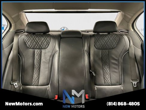 Used 2022 BMW 750i xDrive AWD/4WD image 13