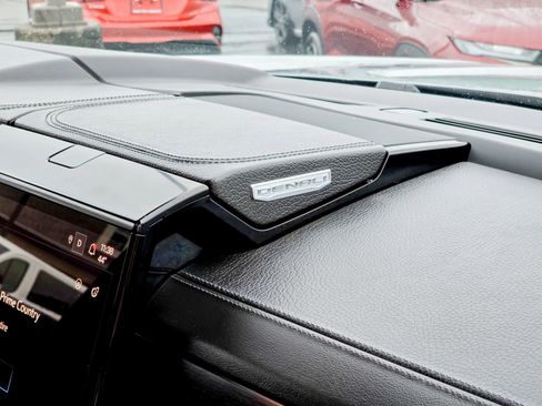 Used 2025 GMC Yukon XL Denali w/ Sun & Power Step Package image 40