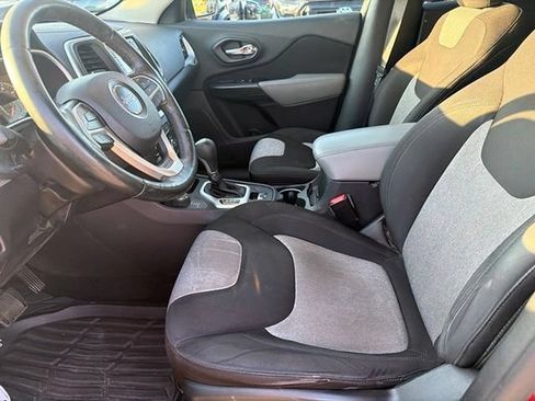Used 2014 Jeep Cherokee Latitude AWD/4WD image 5