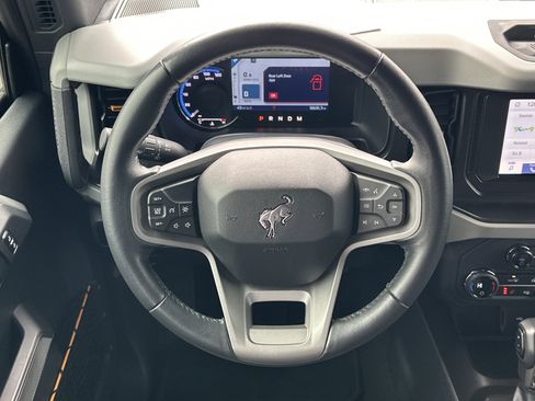 Used 2023 Ford Bronco Badlands image 24