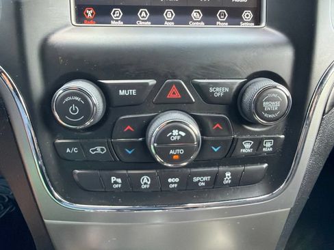Used 2021 Jeep Grand Cherokee Laredo AWD/4WD image 23