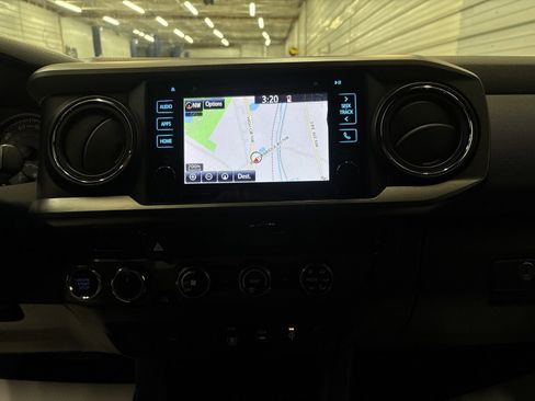 Used 2018 Toyota Tacoma TRD Sport image 18