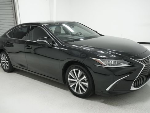 Used 2019 Lexus ES 350 w/ Accessory Package 2 image 3