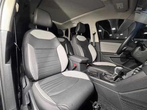 Used 2024 Volkswagen Taos SEL image 11