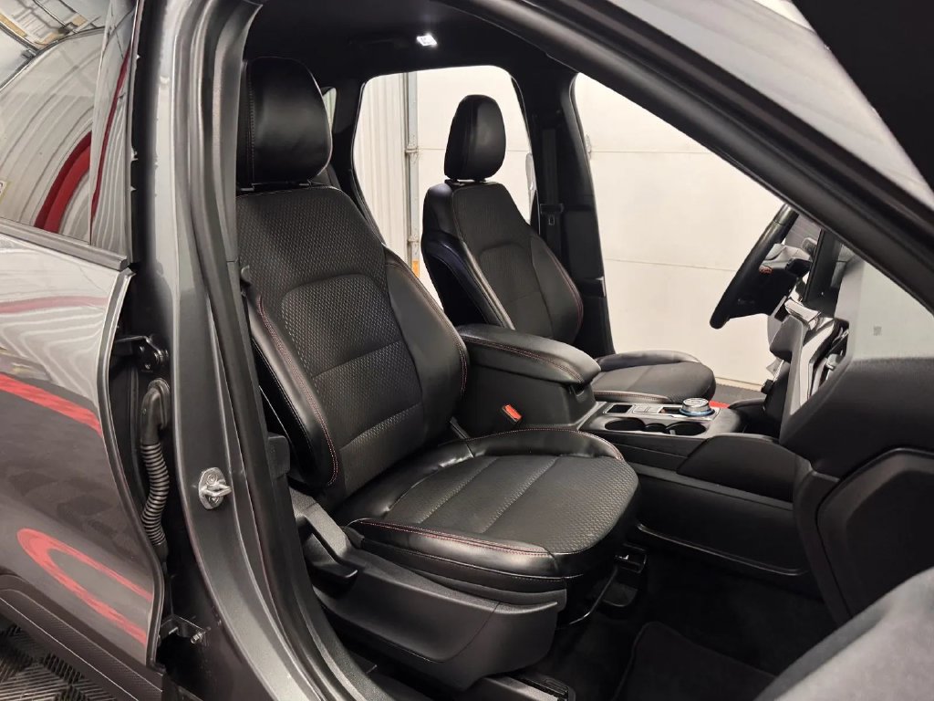 Used 2025 Ford Escape ST-Line w/ Tech Pack #1 AWD/4WD image 48