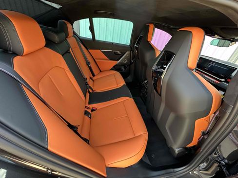 Used 2026 BMW M5 w/ Carbon Package image 62