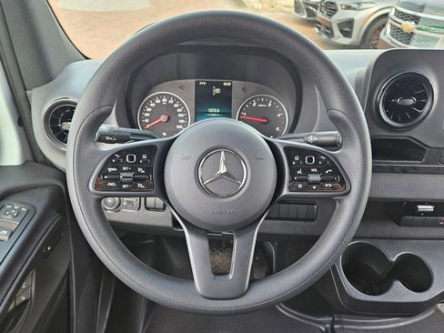 Used 2024 Mercedes-Benz Sprinter 2500 image 13