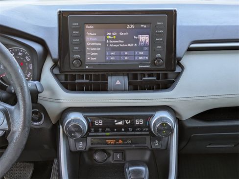 Used 2021 Toyota RAV4 XLE w/ Convenience Package image 20