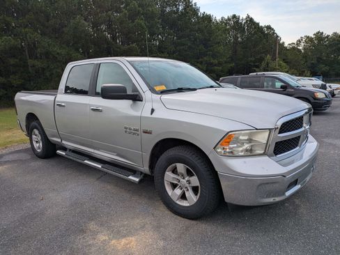 Used 2017 RAM 1500 Classic SLT RWD image 1