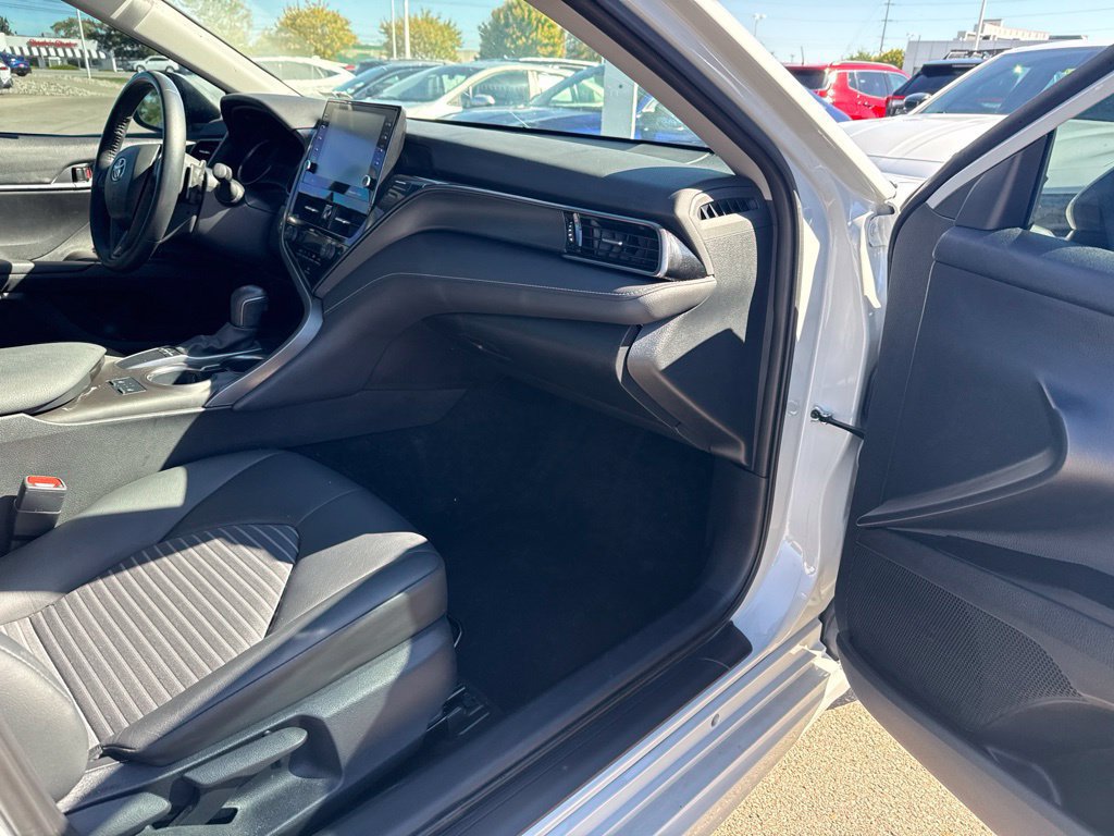 Used 2024 Toyota Camry SE w/ Cold Weather Package FWD image 16