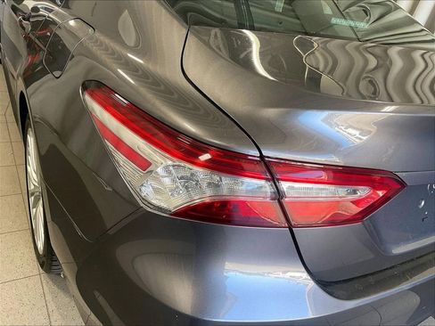 Used 2019 Toyota Camry XLE FWD image 34