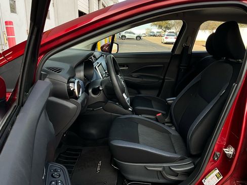 Used 2025 Nissan Versa SV image 10