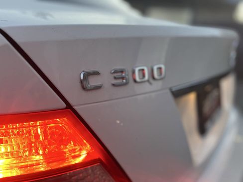 Used 2010 Mercedes-Benz C 300 Sedan image 31