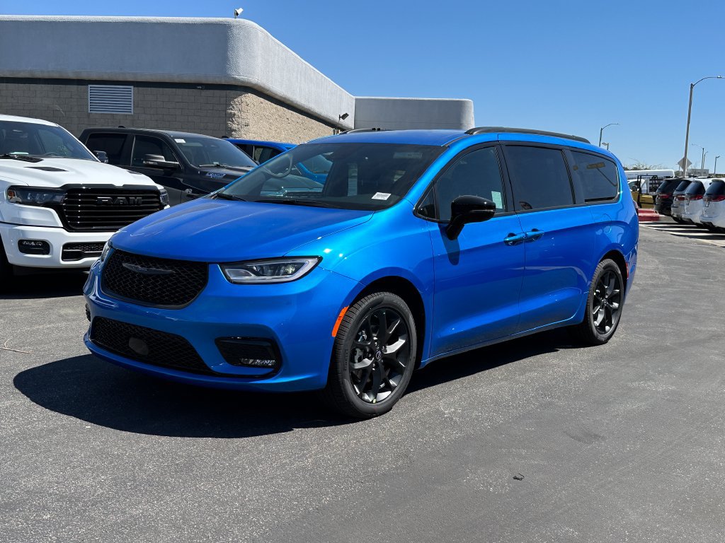 New 2026 Chrysler Pacifica Select w/ S Appearance Package FWD image 2