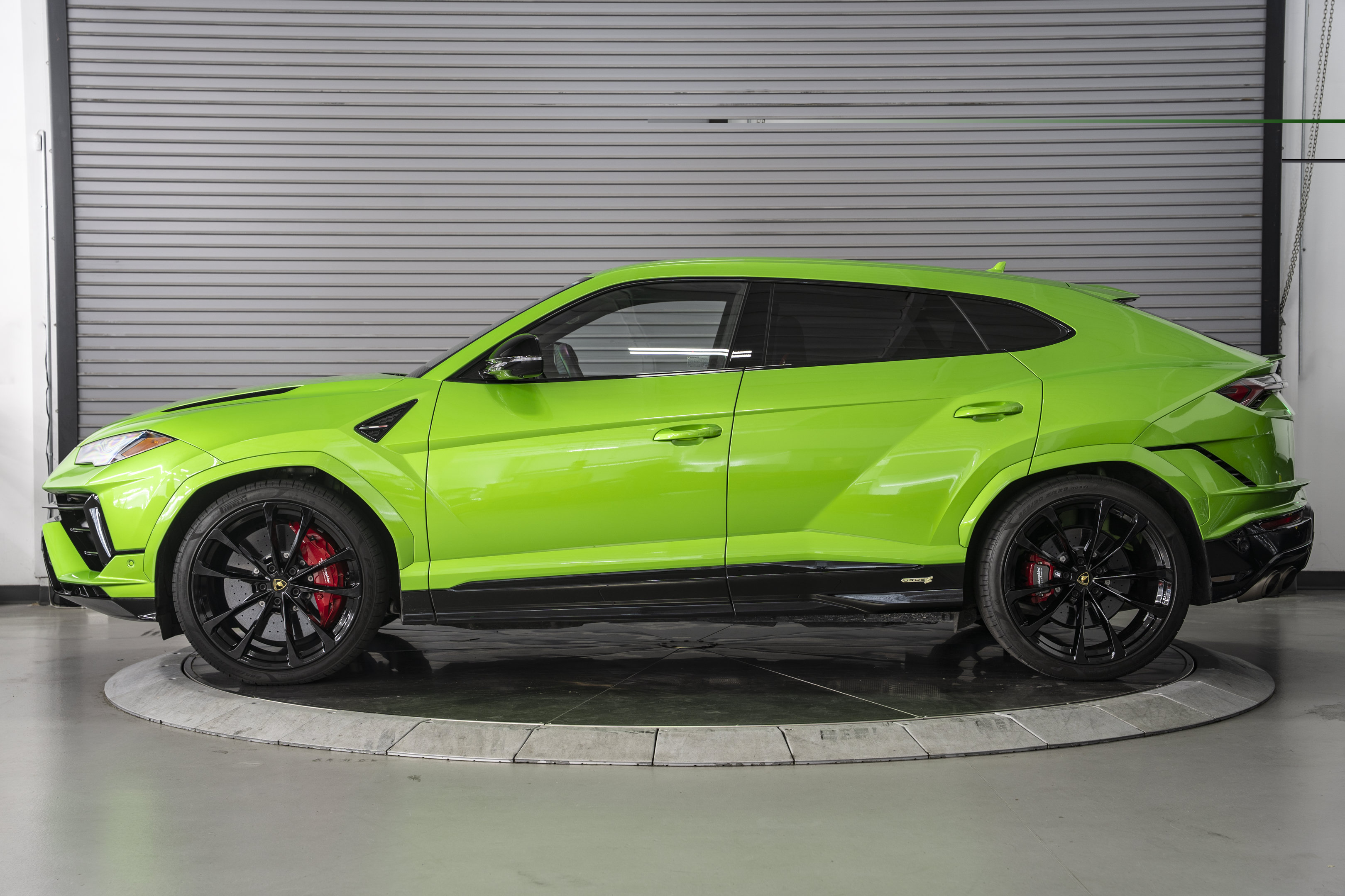 Used 2024 Lamborghini Urus S AWD/4WD image 2