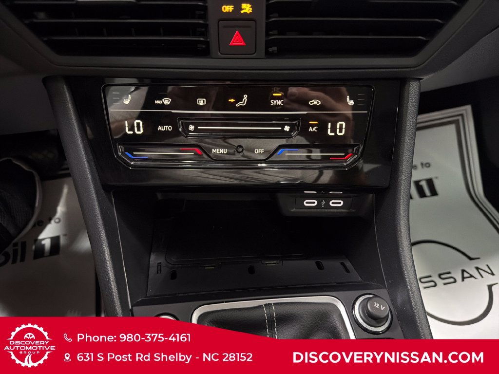 Used 2025 Volkswagen Jetta SE FWD image 21