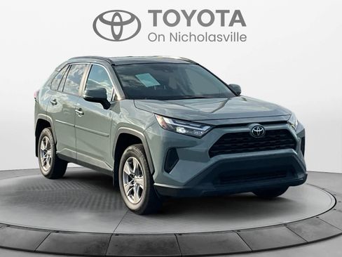 Used 2022 Toyota RAV4 XLE w/ Convenience Package image 8