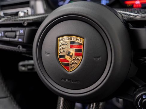 Certified 2025 Porsche Macan GTS image 24