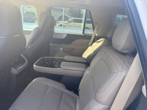 Used 2023 Lincoln Navigator Reserve AWD/4WD image 11
