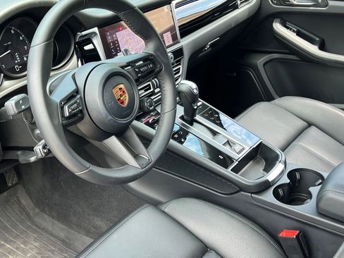 Certified 2026 Porsche Macan AWD/4WD image 4