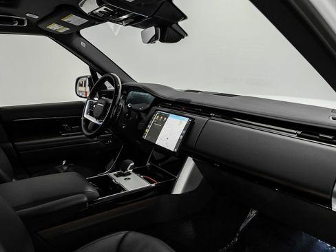 Used 2025 Land Rover Range Rover Long Wheelbase SE image 10