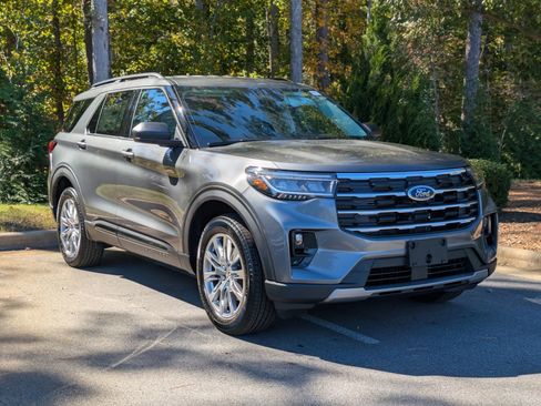 New 2026 Ford Explorer Active w/ Active Comfort Package image 2