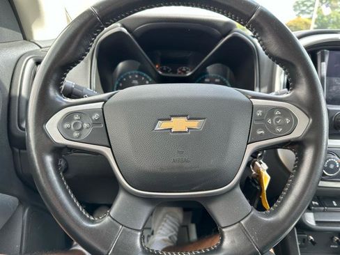 Used 2020 Chevrolet Colorado LT w/ Safety Package RWD image 8