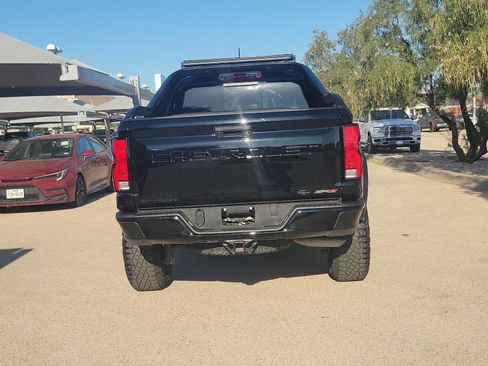 Used 2025 Chevrolet Colorado ZR2 w/ Midnight Edition AWD/4WD image 7