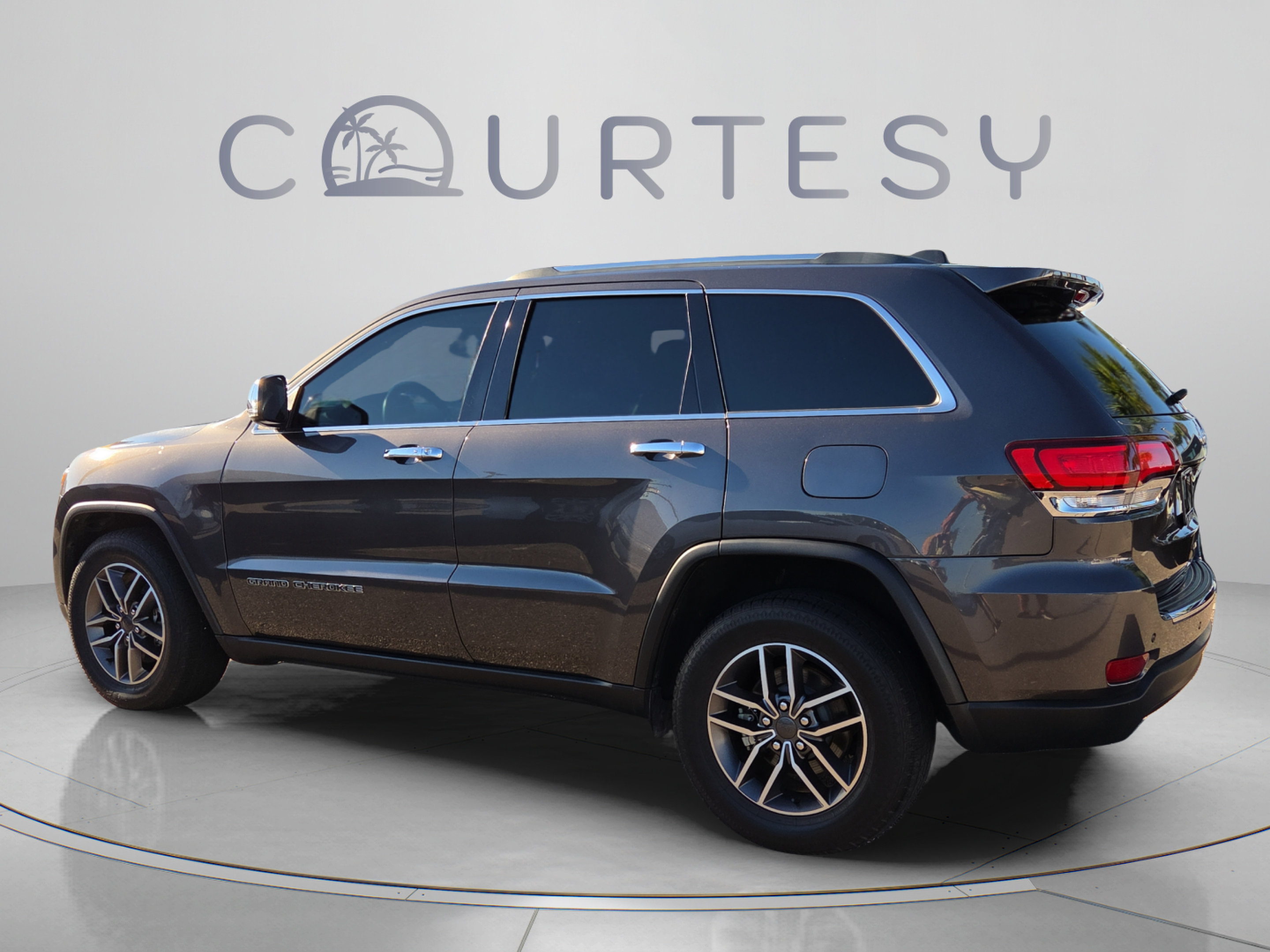 Used 2021 Jeep Grand Cherokee Limited w/ Luxury Group II RWD image 3