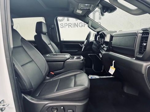 Used 2024 GMC Sierra 1500 SLT image 9