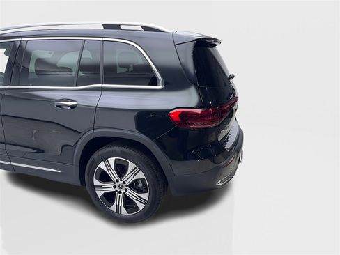 Used 2024 Mercedes-Benz EQB 300 4MATIC w/ Winter Package image 17