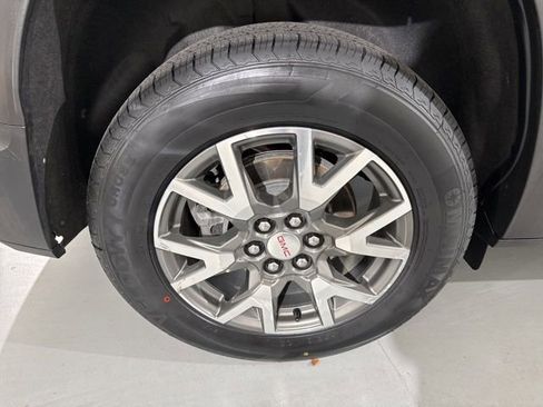 Used 2022 GMC Acadia SLE image 14