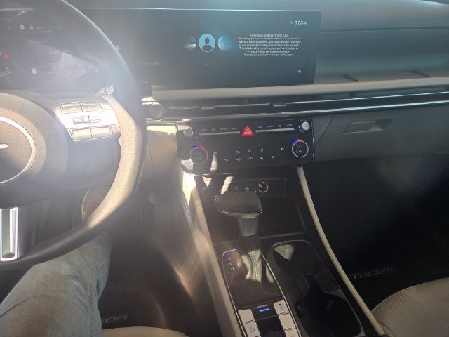 Used 2025 Hyundai Tucson SEL FWD image 2