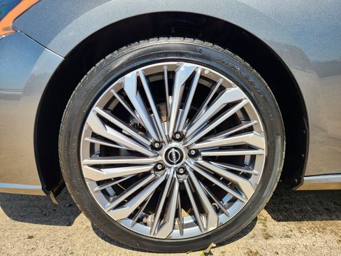Used 2023 Nissan Altima 2.5 SL FWD image 10