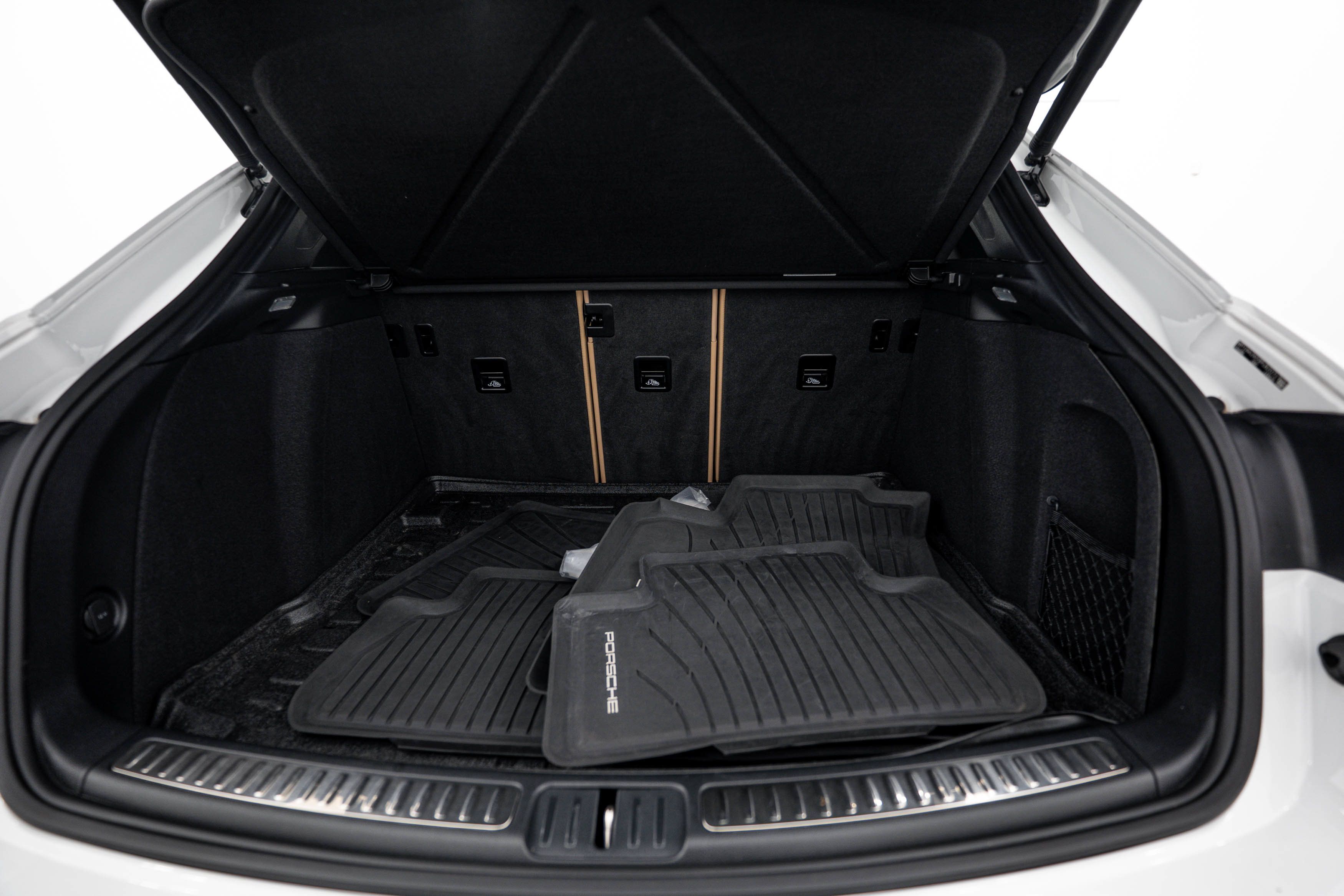 Certified 2023 Porsche Macan AWD/4WD image 25
