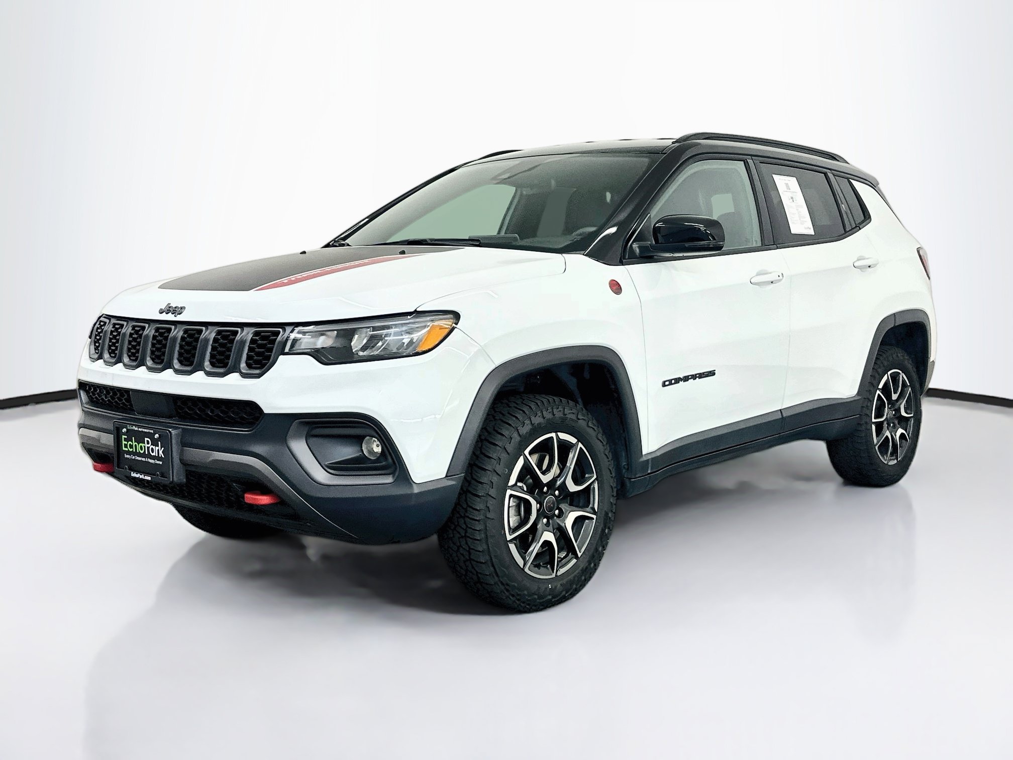 Used 2025 Jeep Compass Trailhawk AWD/4WD image 3