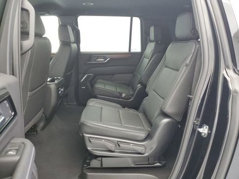 Used 2025 GMC Yukon XL Denali AWD/4WD image 14