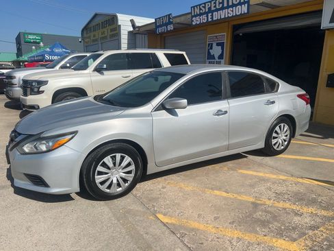 Used 2016 Nissan Altima 2.5 S w/ Power Driver Seat Package FWD image 3