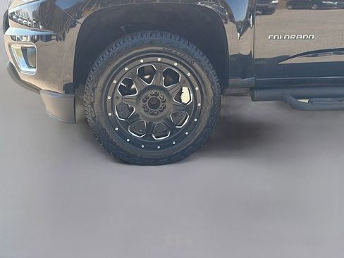 Used 2017 Chevrolet Colorado Z71 image 32