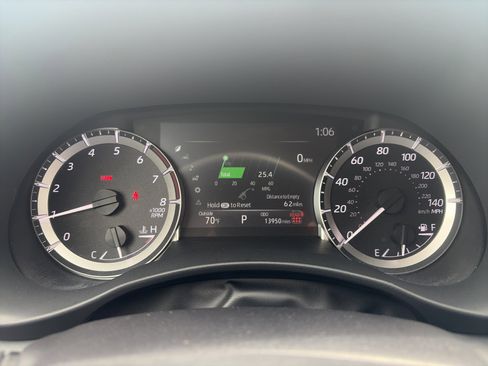 Used 2025 Toyota Highlander XLE image 25