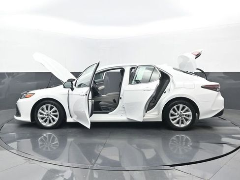 Used 2023 Toyota Camry LE image 34