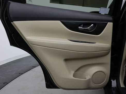 Used 2016 Nissan Rogue SL w/ SL Premium Package FWD image 29